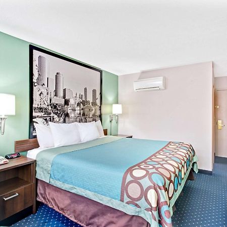 Super 8 By Wyndham Brockton Hotel Exterior foto