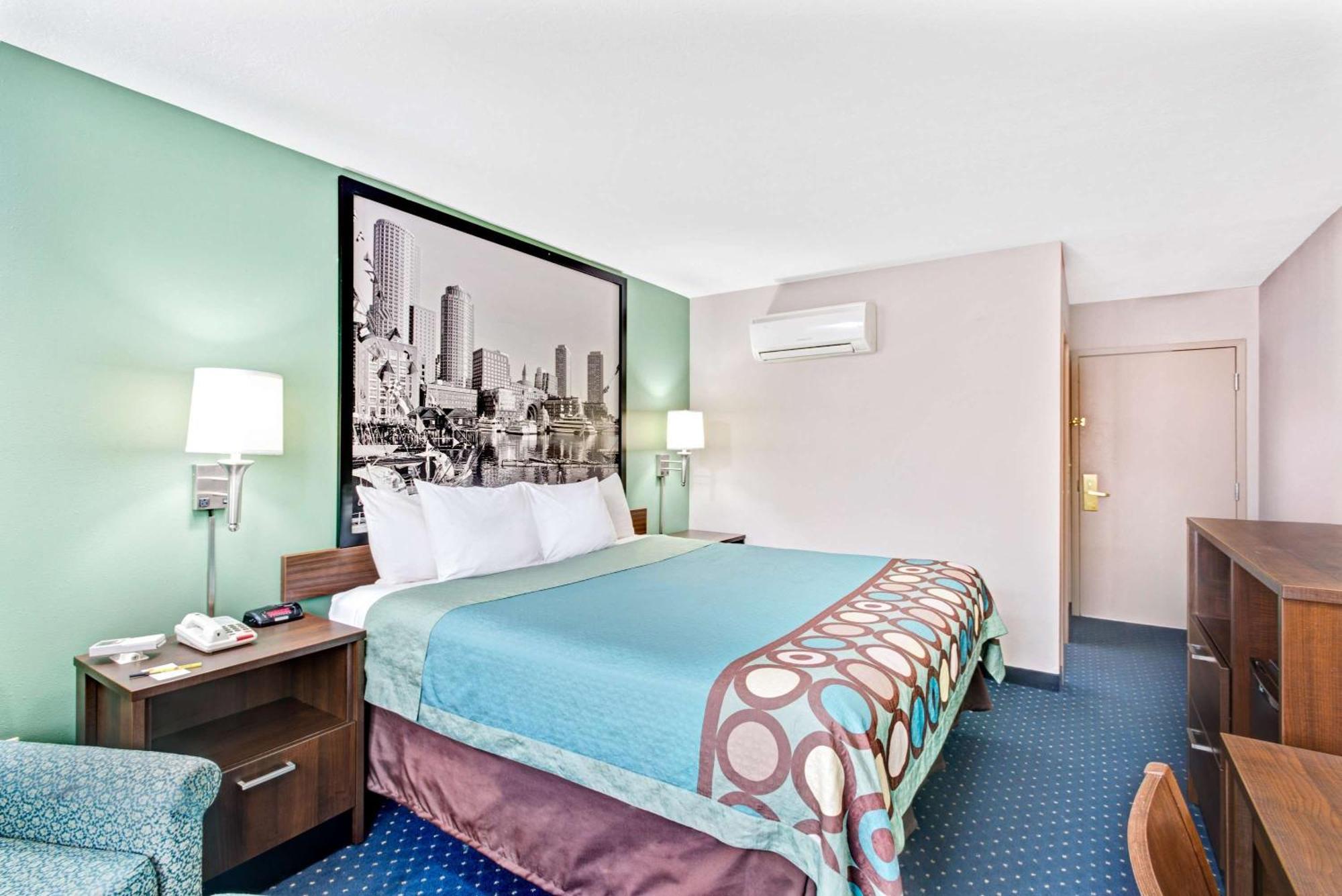 Super 8 By Wyndham Brockton Hotel Exterior foto